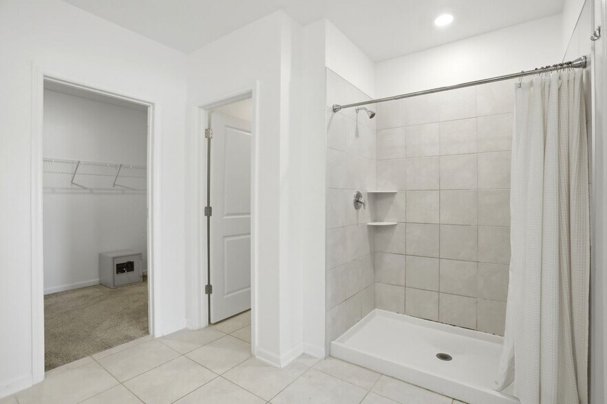 Building Photo - 740 Trotters Dr