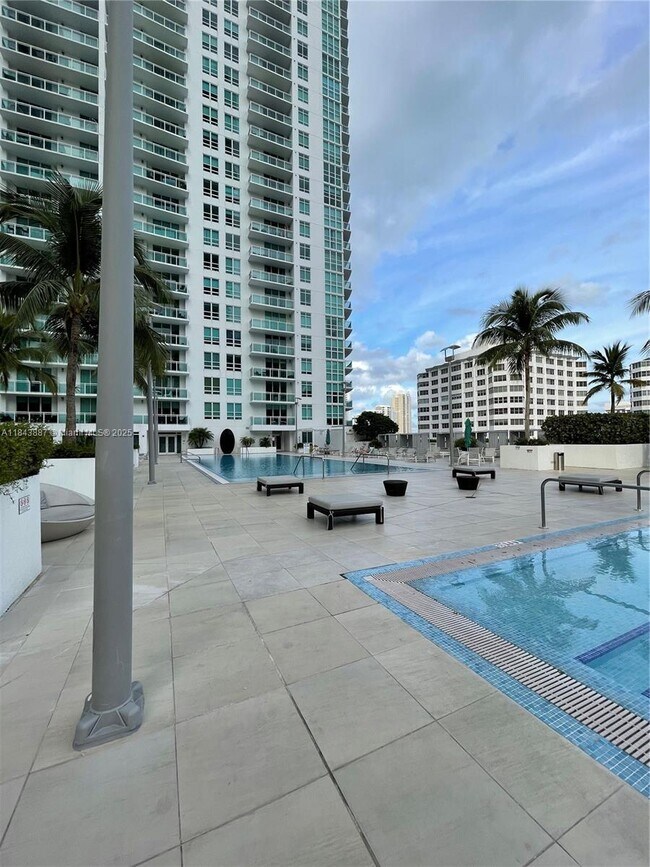 Building Photo - 951 Brickell Ave