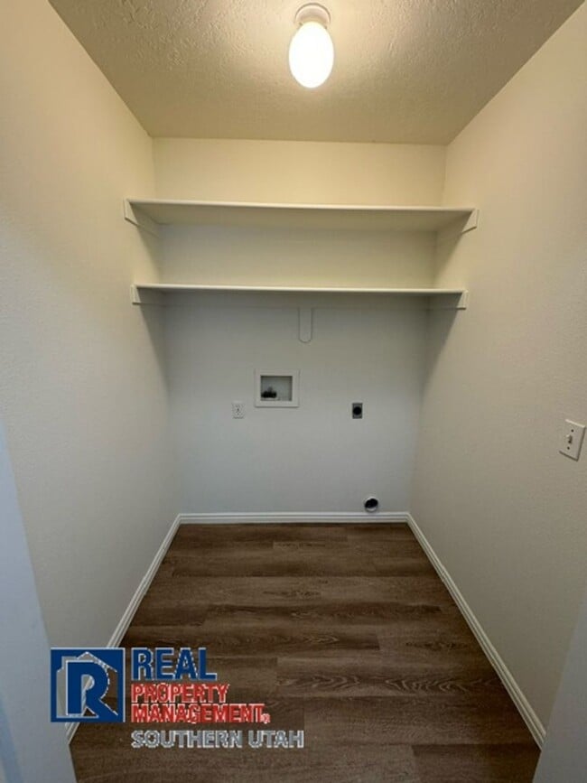 Building Photo - Dixie Downs Townhouse