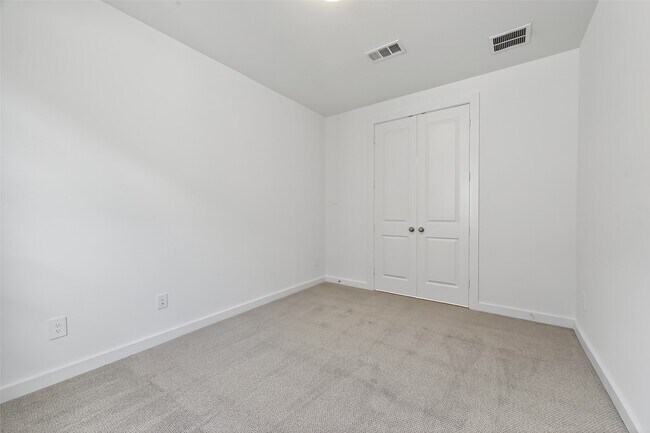 Building Photo - 3222 Kindred Wy