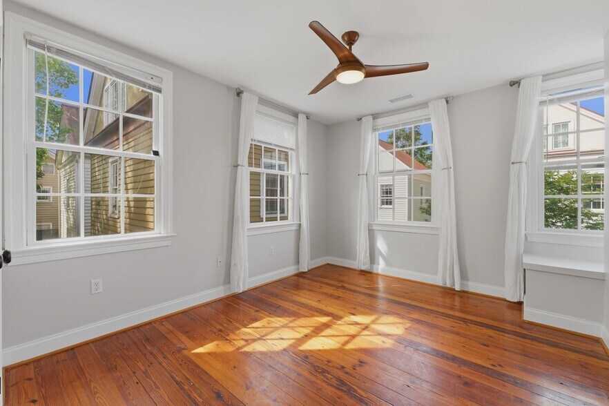 Building Photo - 9 Bogard St