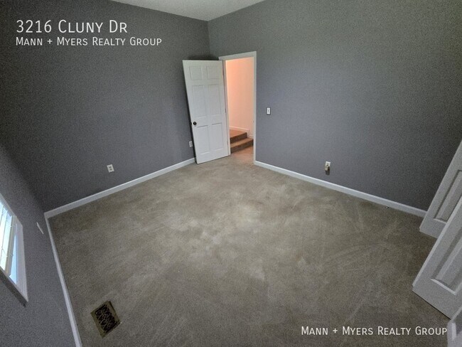 Building Photo - 3216 Cluny Dr