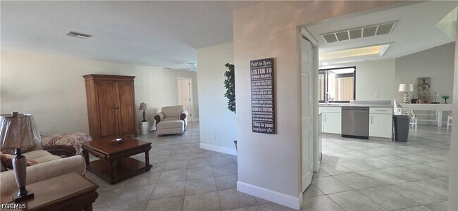 Building Photo - 534 SE 34th Terrace