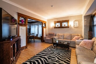 Building Photo - Oakland Lower 1/2 block to UWM