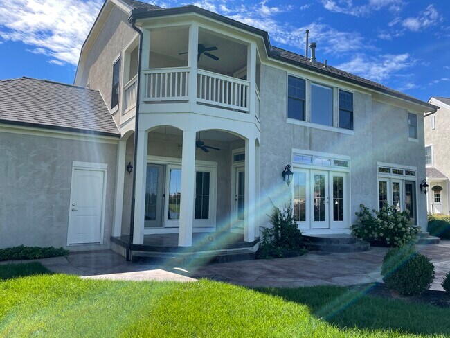 Building Photo - 4217 Village Club Dr
