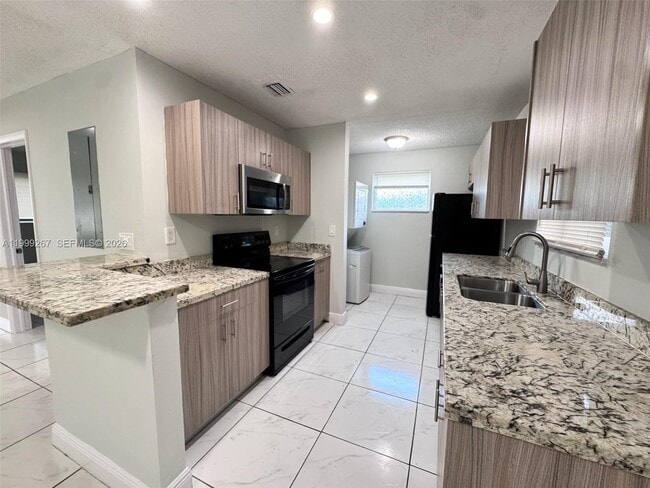 Building Photo - 206 NW 5th Ave