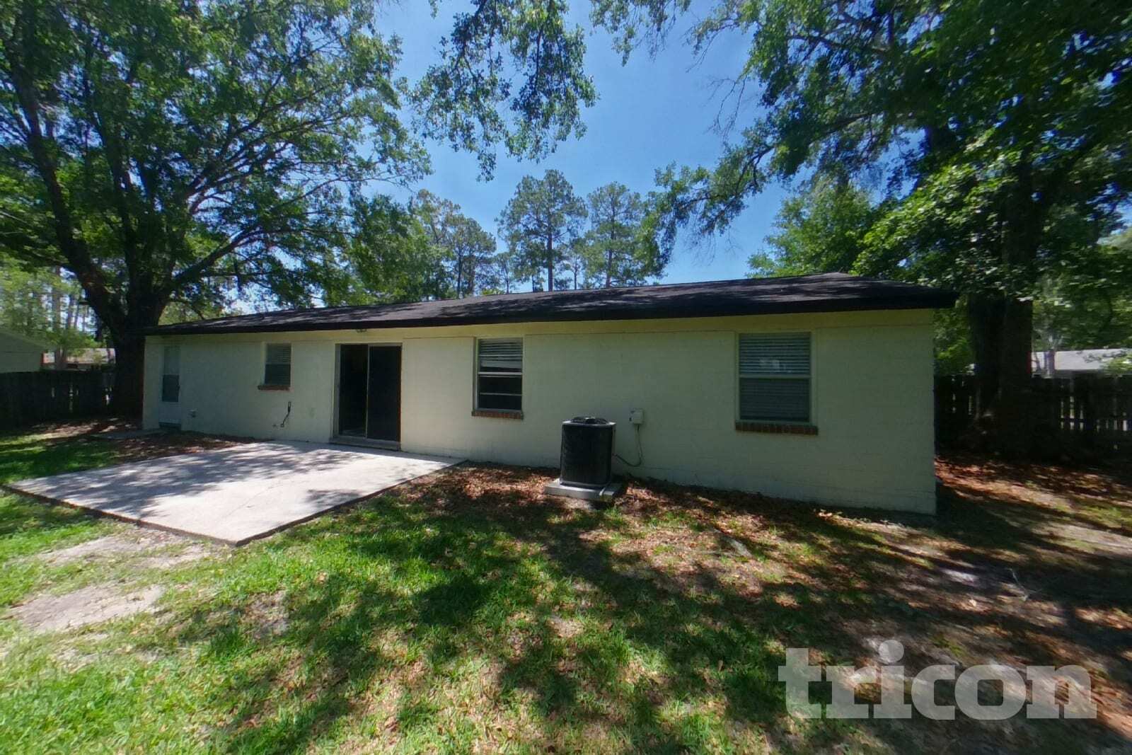 Building Photo - 2718 Pinewood Blvd N