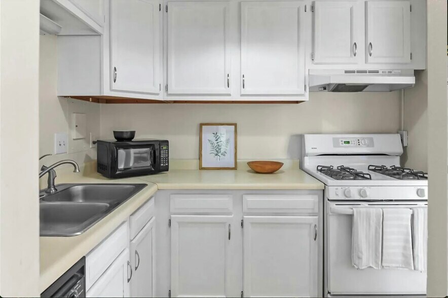 Building Photo - 2251 N Triphammer Rd