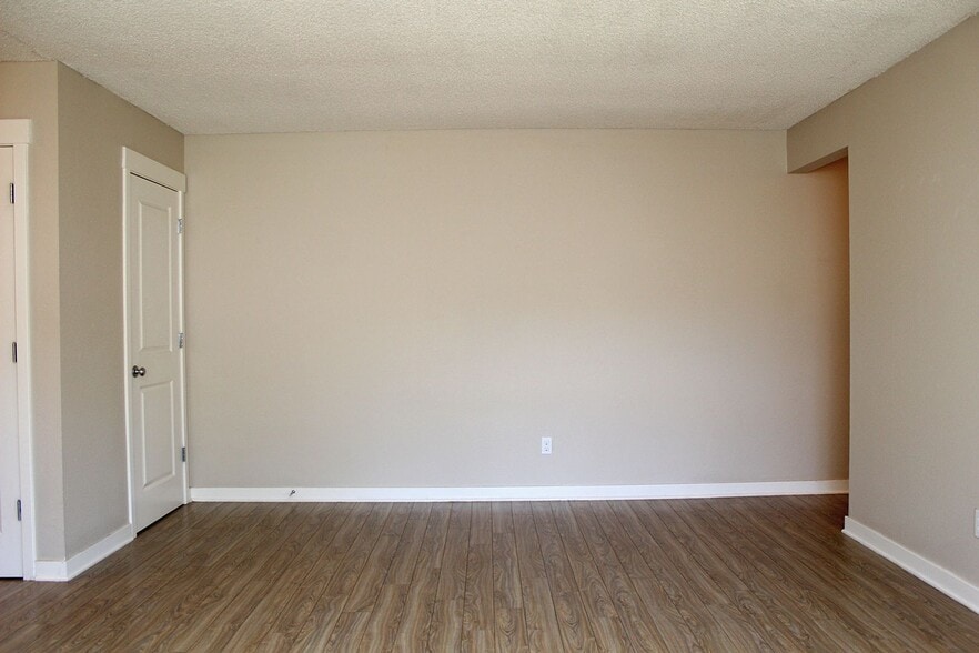 Building Photo - 2725-2743 SE Taylor St