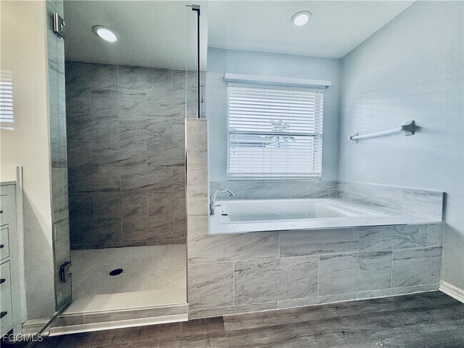 Building Photo - 1320 SE 6th Ave