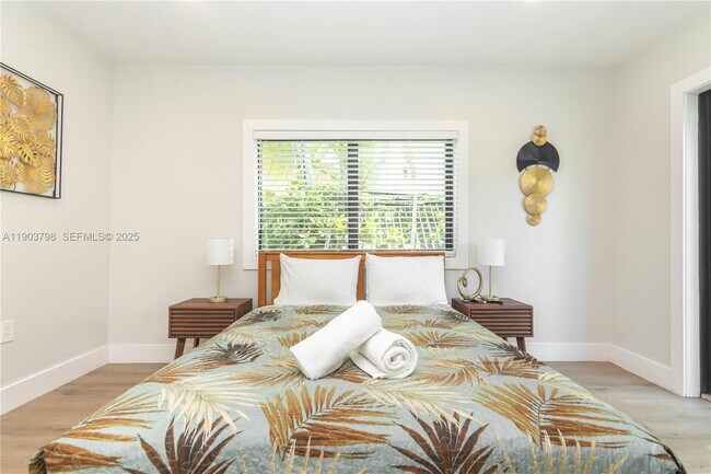 Building Photo - 2360 SW 12th St