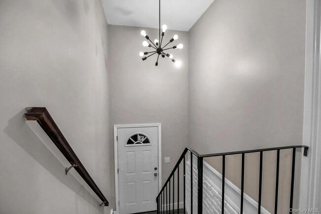 Building Photo - 44 University Heights Dr