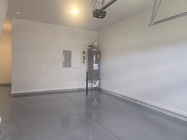 Building Photo - 701 Taylor Dr