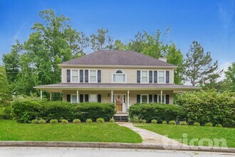 Building Photo - 2101 Amherst Trail SE