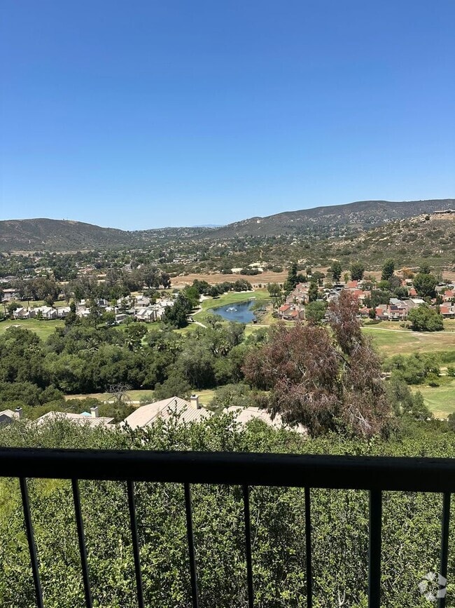 Building Photo - Executive Style Townhome/Condo with great ...