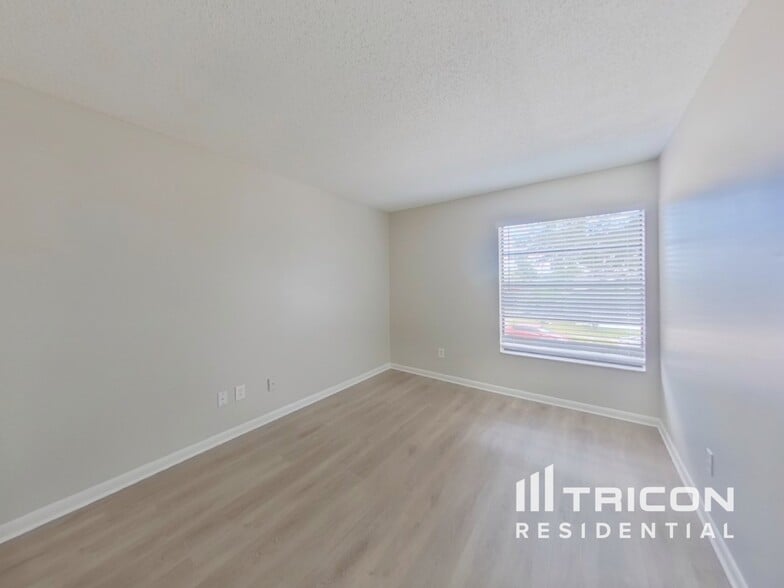 Building Photo - 4715 Grove Point Dr