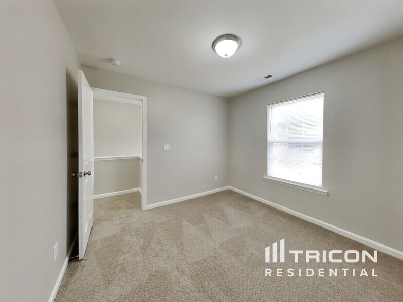 Building Photo - 5028 Hildreth Court