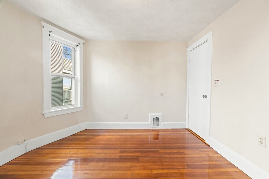 Building Photo - 60 Percival St