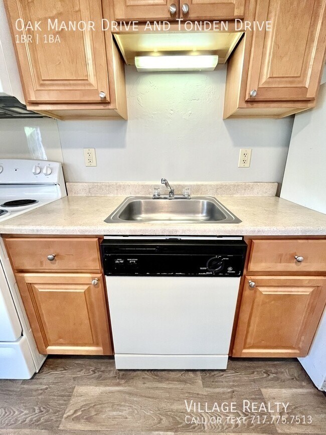 Building Photo - 204 Oak Manor Dr