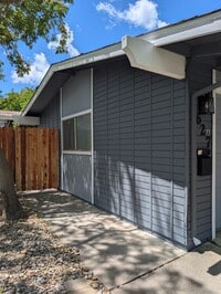 Building Photo - 615an