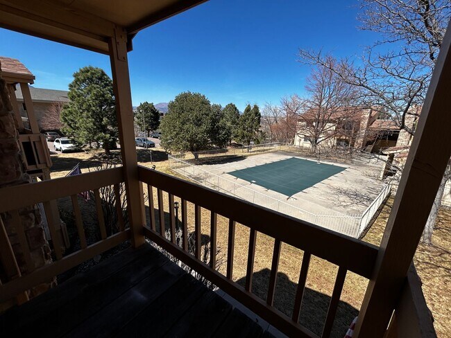 Building Photo - Quaint 1 Bedroom Condo in the Southwest part of Town with Garage