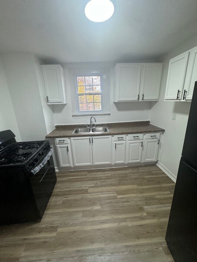 Building Photo - 275 Greensburg Pike