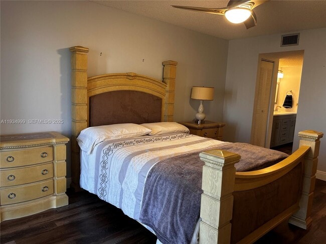 Building Photo - 7903 Willow Springs Dr