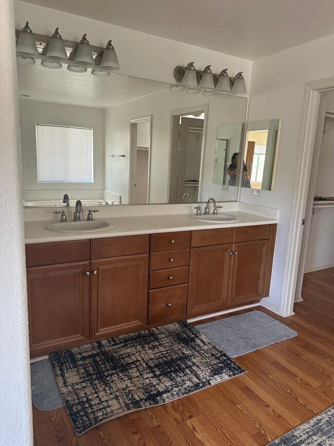 Building Photo - 655 Suncup Cir