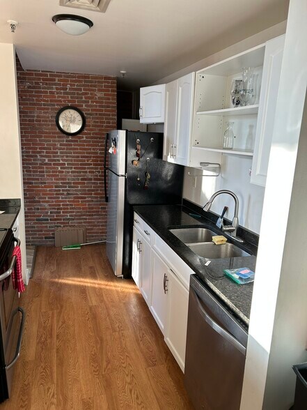Building Photo - 555 S Water St