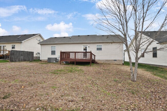 Building Photo - Pet Friendly Three Bedroom with Bonus!