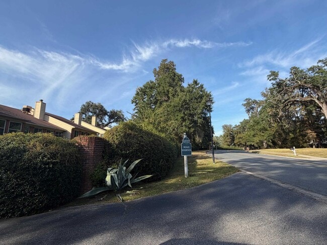 Building Photo - 3207 Shamrock St E