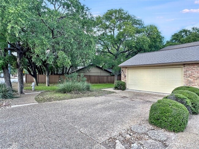 Building Photo - 8305 Greenslope Dr