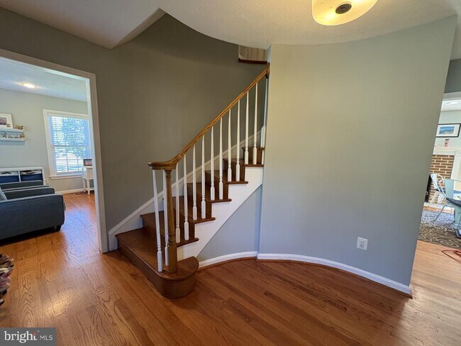 Building Photo - 9926 Tartan Ct