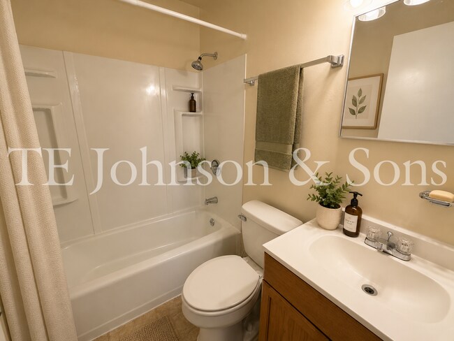 Building Photo - 4218 S Jasmin Ct