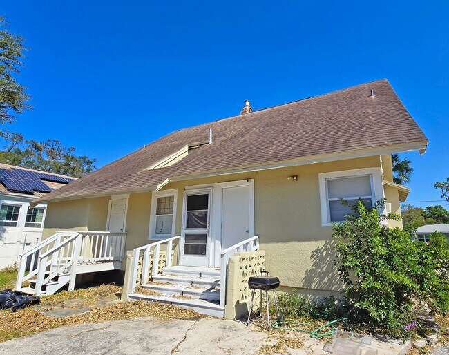 Building Photo - 612 26th St W