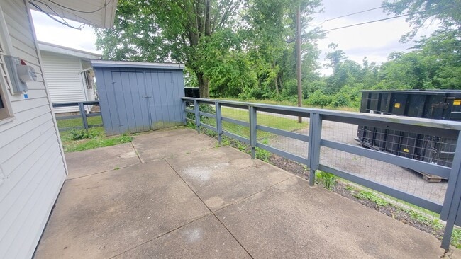 Building Photo - Finleyville 3 Bedroom 1.5 Bath Ranch $1,50...