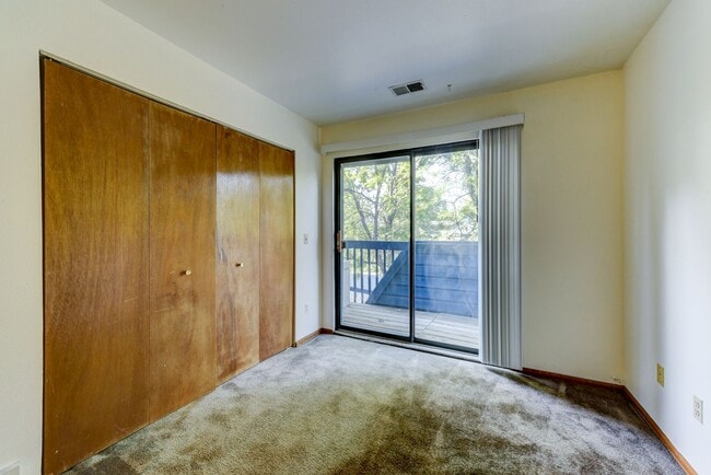 Building Photo - 2005 Goss St