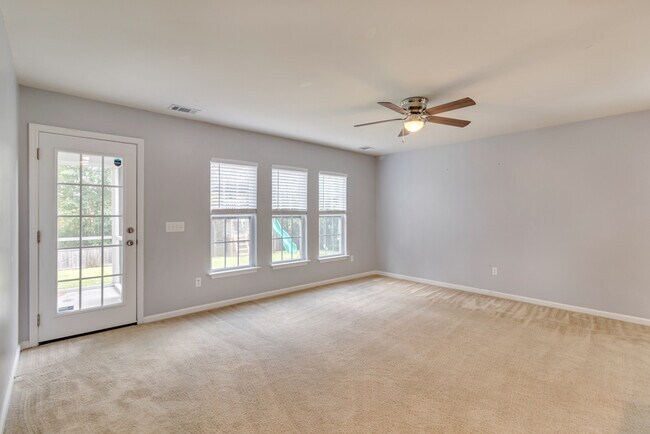 Building Photo - 47 Glenwood Ct