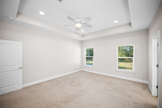 Building Photo - AVAILBALE NOW!