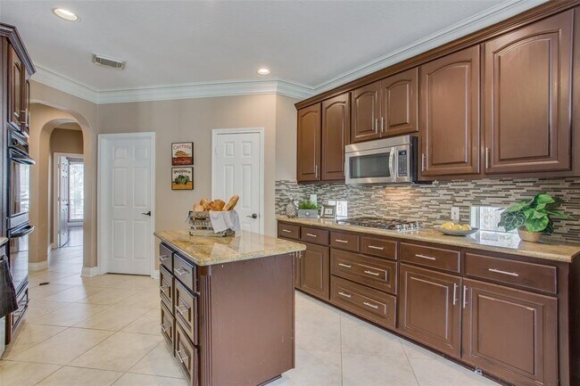 Building Photo - 28 Twin Valley Dr