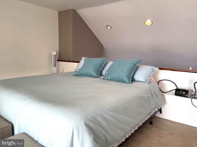 Building Photo - 28 Main St