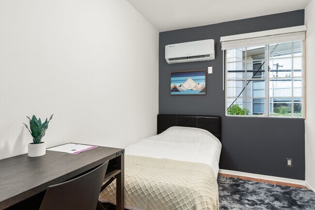 Building Photo - 10777 Ashton Ave