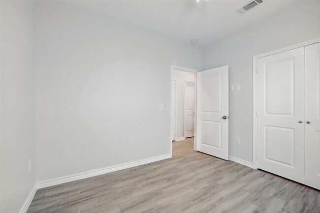 Building Photo - 16884 Kempwood