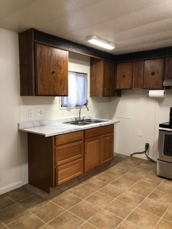 Building Photo - 5449 Bain St