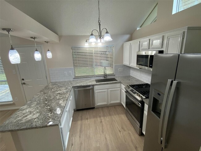 Building Photo - 33 N Rain Forest Ct