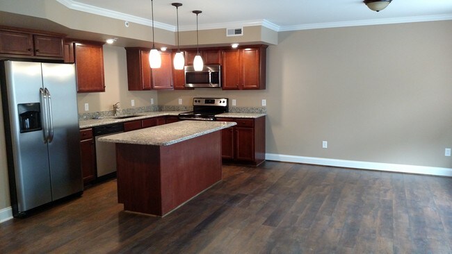 Kitchen/Dining - 206 Hollow Dr