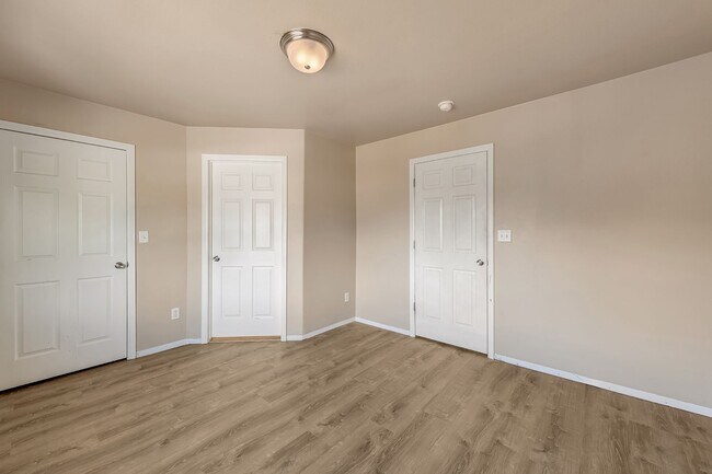 Building Photo - Spacious Multi-Level Townhome in Brookwillow