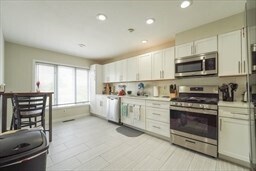 Building Photo - 65 Bayberry Ln