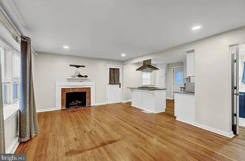 Building Photo - 212 Laurel Ave