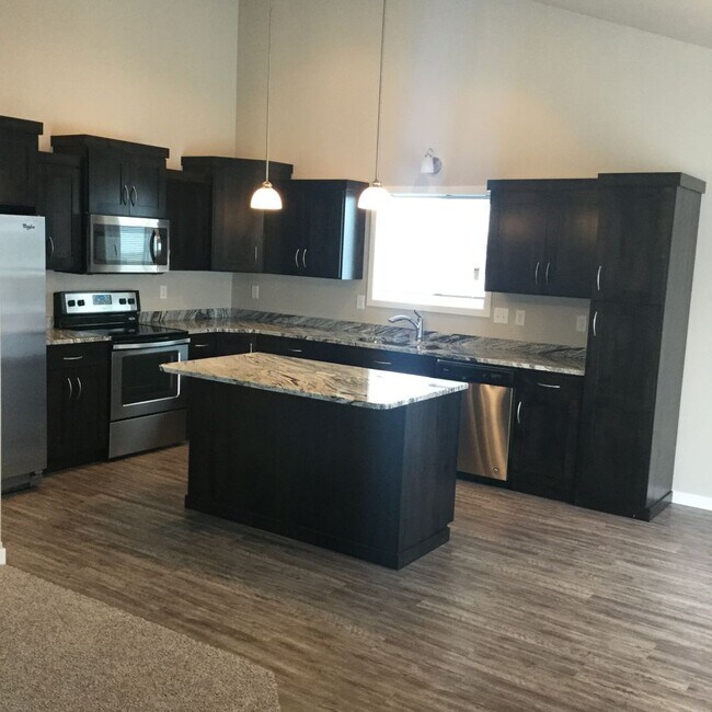 Building Photo - 3 Bed 3 Bath Single Family Home